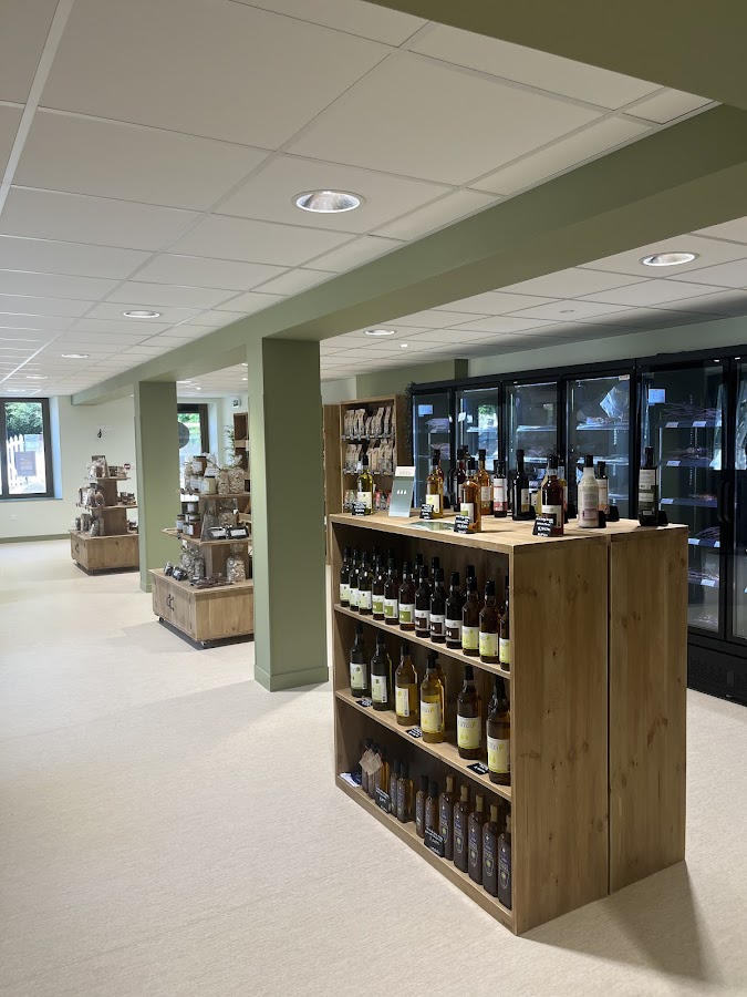 Intérieur de la boutique — vins et produits régionaux